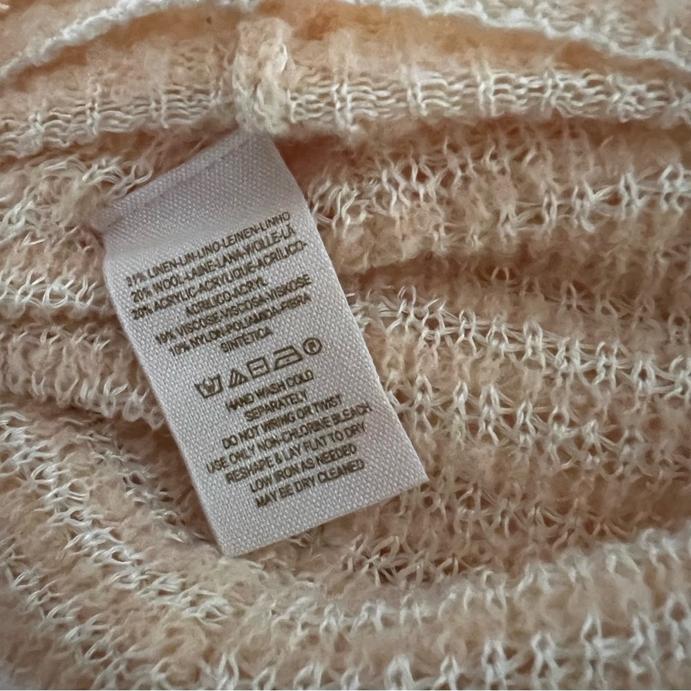 Free People Soft Cream and Peach V-Neck Light Knit Sweater Size S - Picture 6 of 6